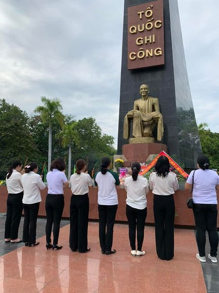 CÔNG ĐOÀN VÀ CHI ĐOÀN THẮP NHANG TƯỞNG NIỆM 75 NĂM NGÀY THƯƠNG BINH LIỆT SĨ ( 27/07/1947- 27/07/2022)