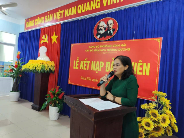 LỄ KẾT NẠP ĐẢNG VIÊN MỚI