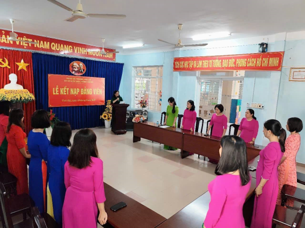 LỄ KẾT NẠP ĐẢNG VIÊN MỚI