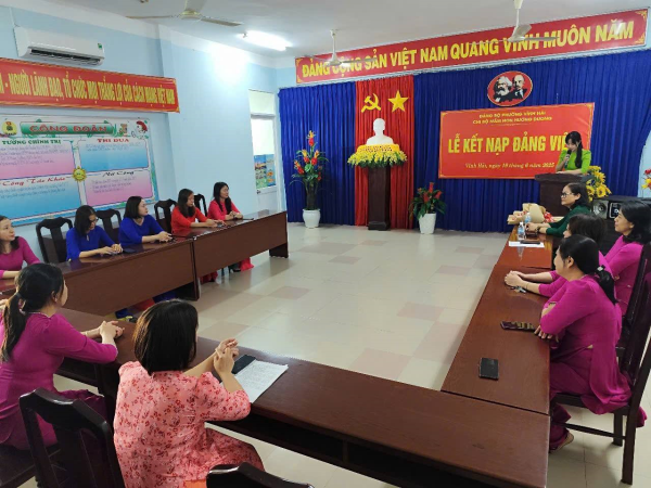 LỄ KẾT NẠP ĐẢNG VIÊN MỚI