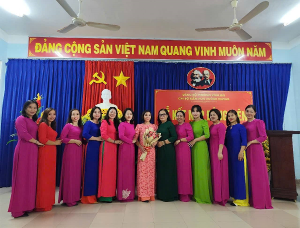 LỄ KẾT NẠP ĐẢNG VIÊN MỚI