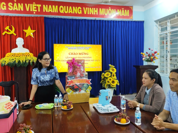 ĐÓN LÃNH ĐẠO ĐỊA PHƯƠNG THĂM TRƯỜNG NHÂN NGÀY 20/11 