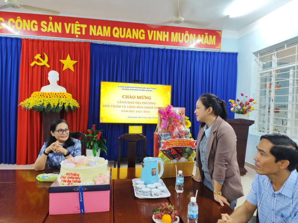 ĐÓN LÃNH ĐẠO ĐỊA PHƯƠNG THĂM TRƯỜNG NHÂN NGÀY 20/11 