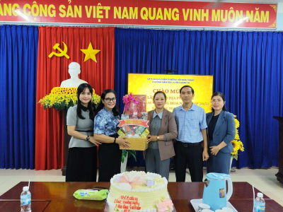 ĐÓN LÃNH ĐẠO ĐỊA PHƯƠNG THĂM TRƯỜNG NHÂN NGÀY 20/11 