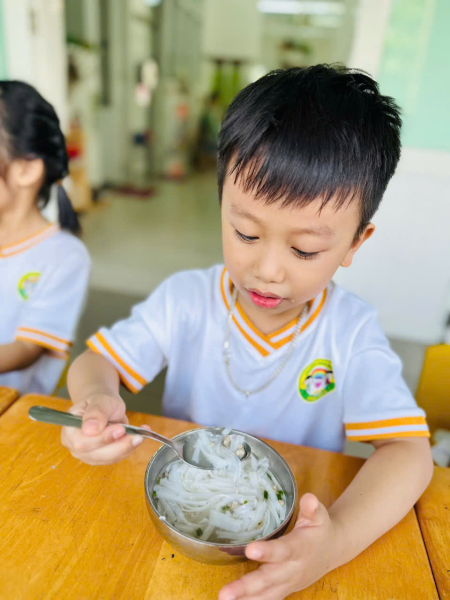 🍀 BỮA ĂN NGON – BÉ KHỎE MẠNH, LỚN KHÔN MỖI NGÀY 🍀