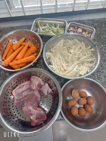 👩‍🍳 Các cô cấp dưỡng – gửi trọn yêu thương trong từng món ăn, nuôi dưỡng bé khỏe mạnh mỗi ngày! 🥰