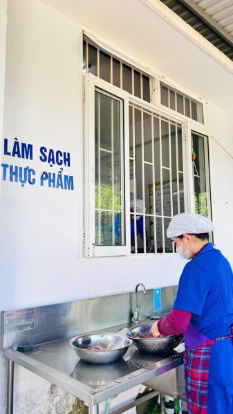 👩‍🍳 Các cô cấp dưỡng – gửi trọn yêu thương trong từng món ăn, nuôi dưỡng bé khỏe mạnh mỗi ngày! 🥰